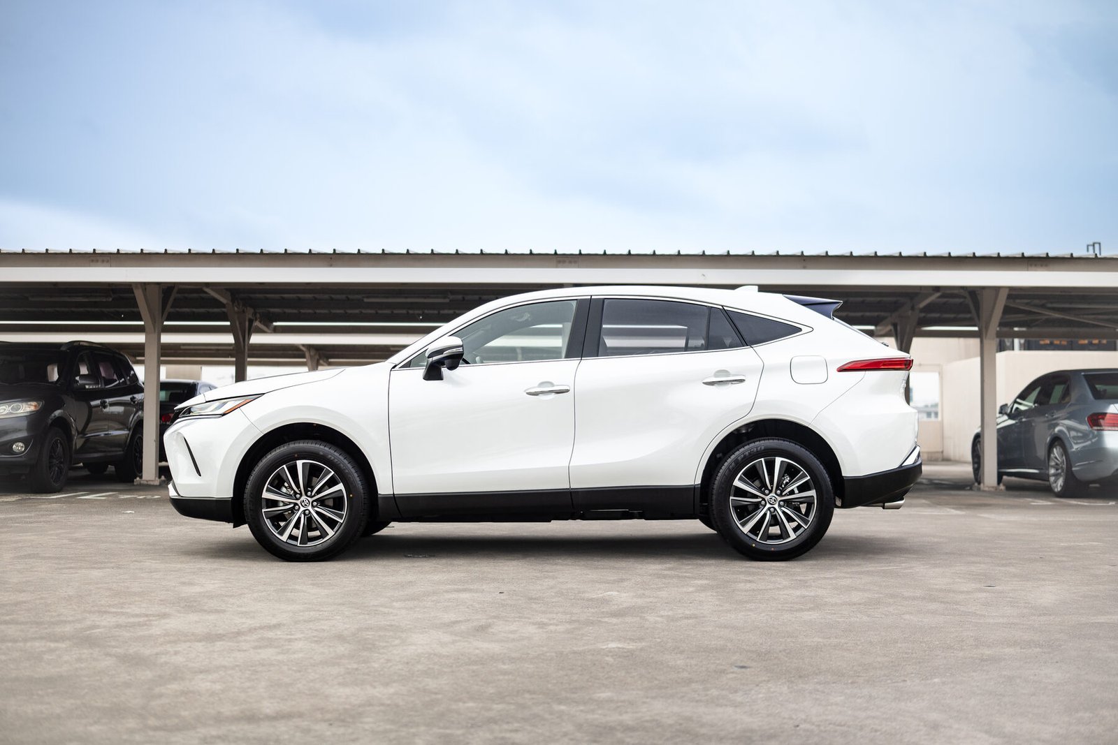 Toyota Harrier 2.5G Hybrid photo 4